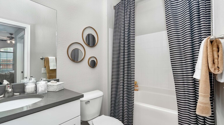 Bathroom with Large Vanity and Quartz Countertops