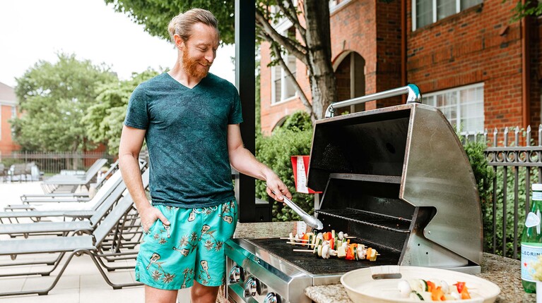 Outdoor chef's kitchen
